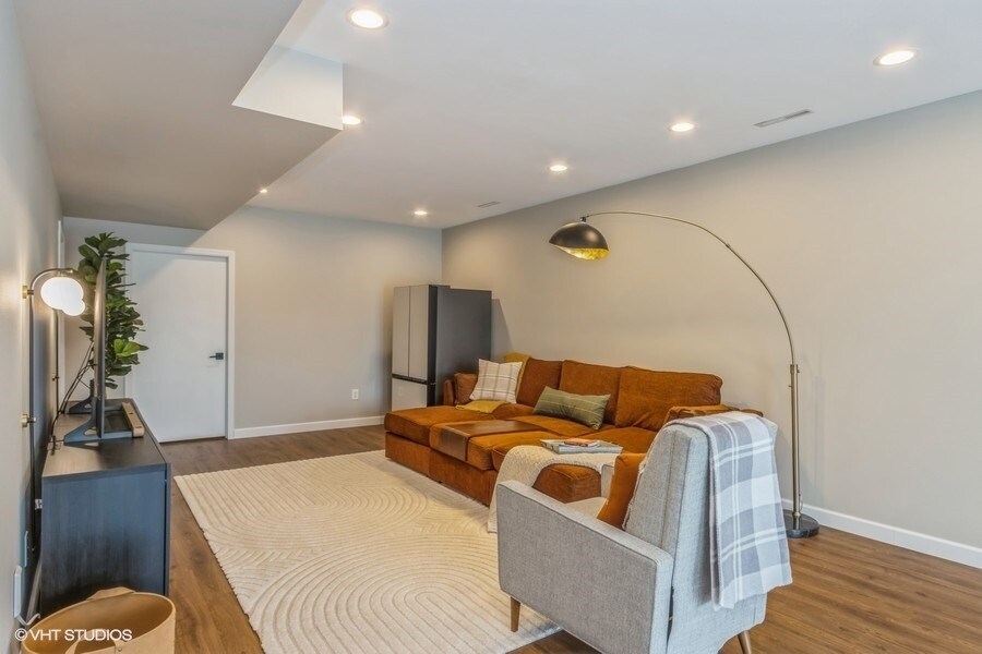Building Photo - 3744 Lacina Dr SW