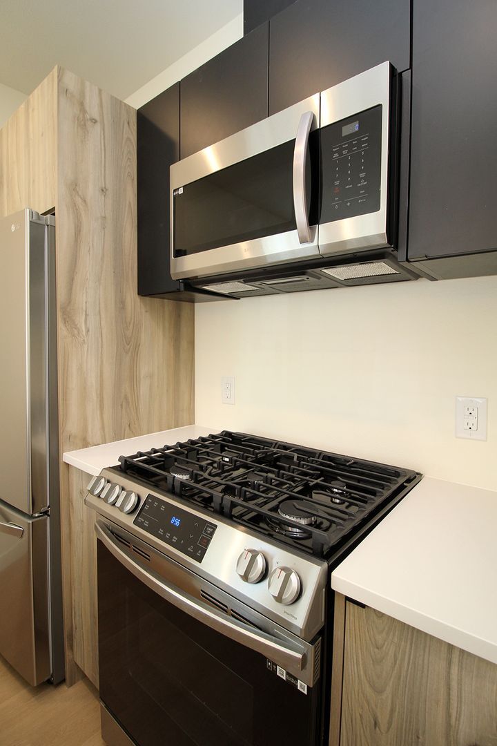 Building Photo - 7530 N Richmond Ave