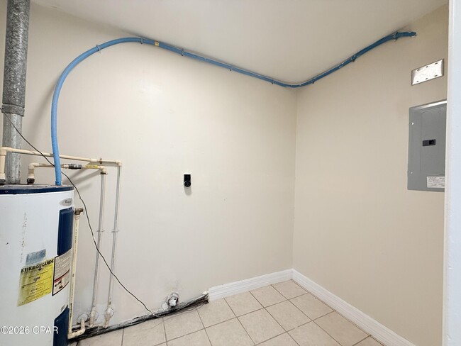 Building Photo - 808 Forestdale Ave