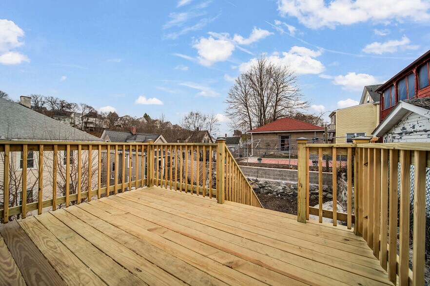 Building Photo - 11 Knollin St