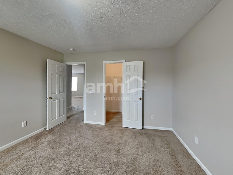 Building Photo - 10765 Standish Pl