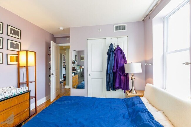 Building Photo - 420 16th St SE