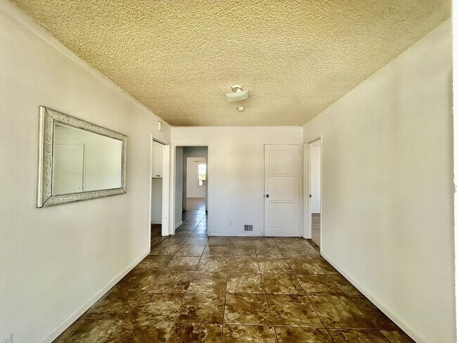 Building Photo - Charming 3 Bed 1 Bath For Rent *$400.00 Of...