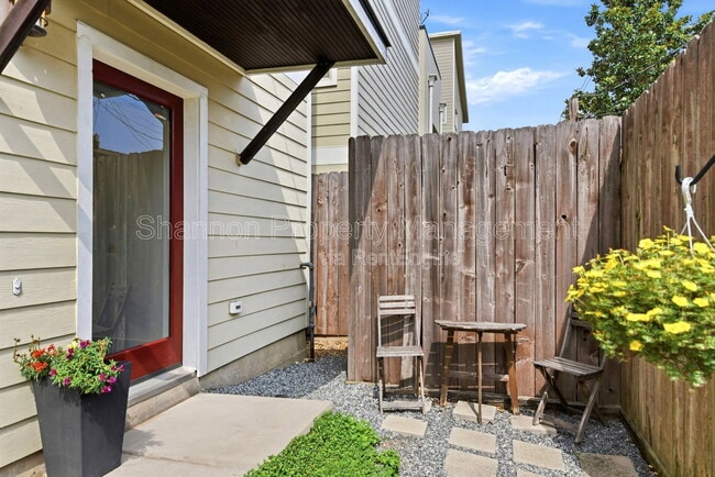 Building Photo - 1512 Crockett St