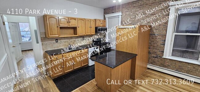 Building Photo - 4110 Park Ave