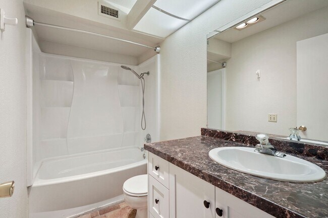 Building Photo - Santee Condo 3 bedroom Upstairs Unit.