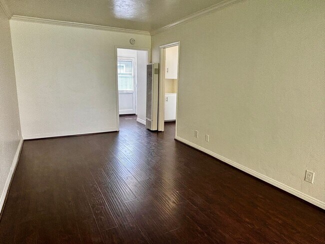 Building Photo - 1 Bed/1 Bath Pacific Beach
