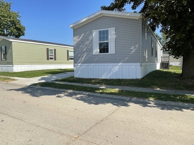 Building Photo - 15811 Croatia Dr