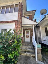 Building Photo - MOVE IN READY