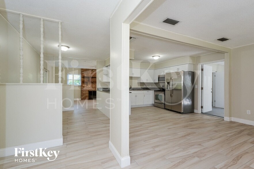 Building Photo - 4936 Bobbie Ave