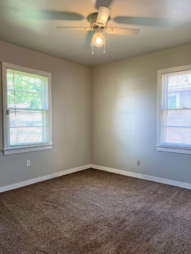 Building Photo - Charming 3 bedroom, 1.5 bathroom!