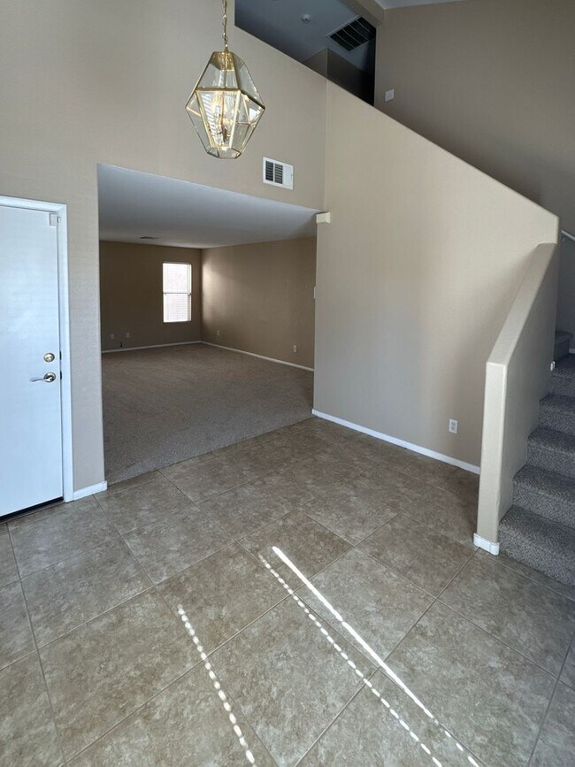 Building Photo - 3 Bedroom House with Pool