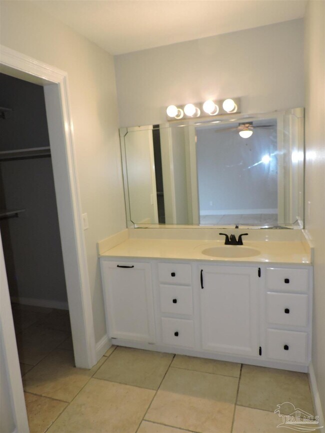 Building Photo - 3890 Sail Wind Dr