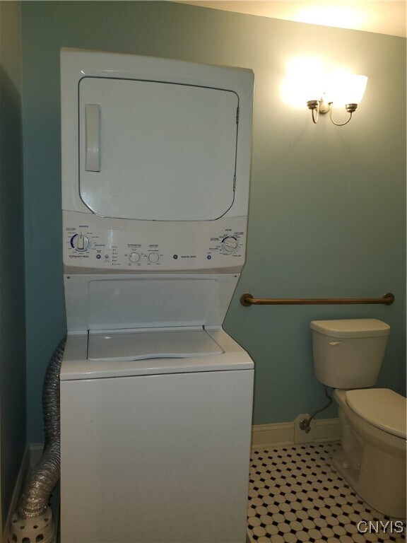 Building Photo - 813 S Salina St