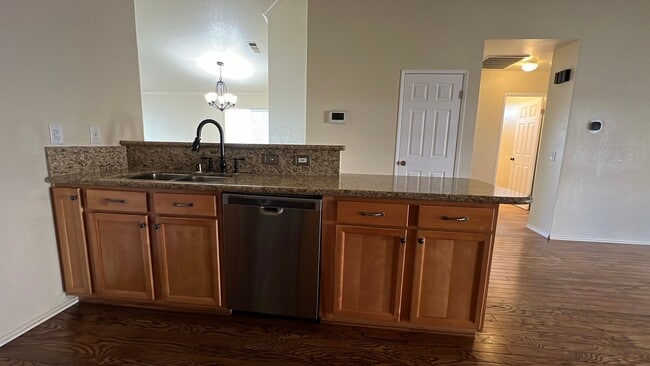 Building Photo - (APPLICATION PENDING) East Lancaster Home