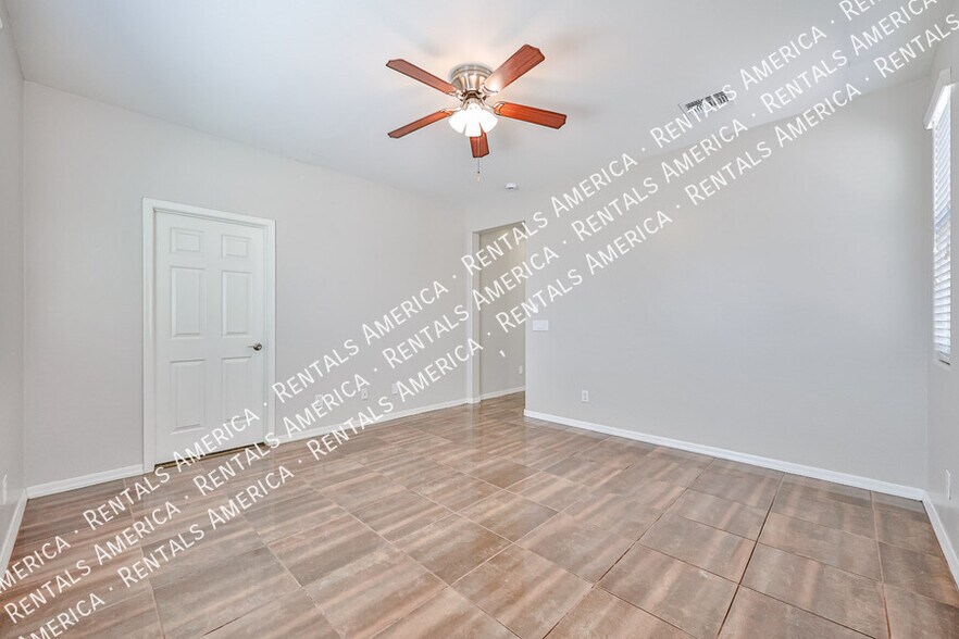Building Photo - 15573 W Laurel Ln