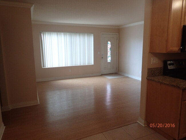 Building Photo - 2-Bed/1-Bath Condo w/Pool