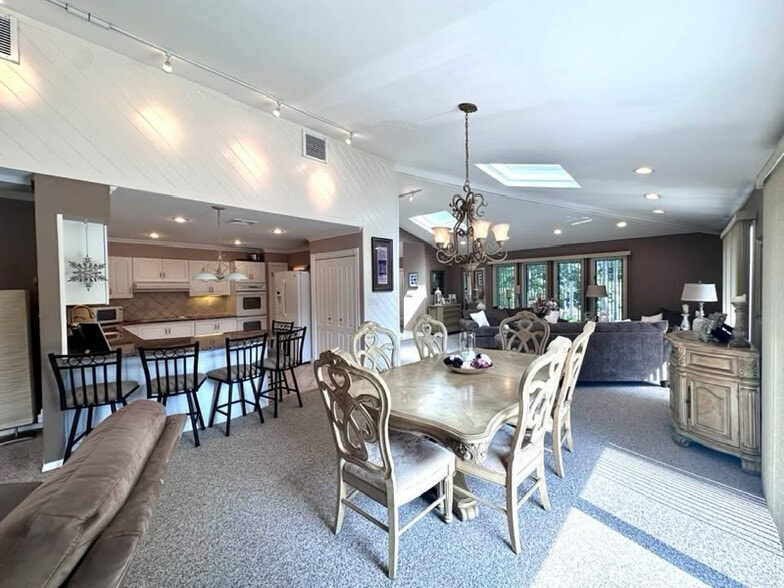 Building Photo - 500 Hoffman Ln