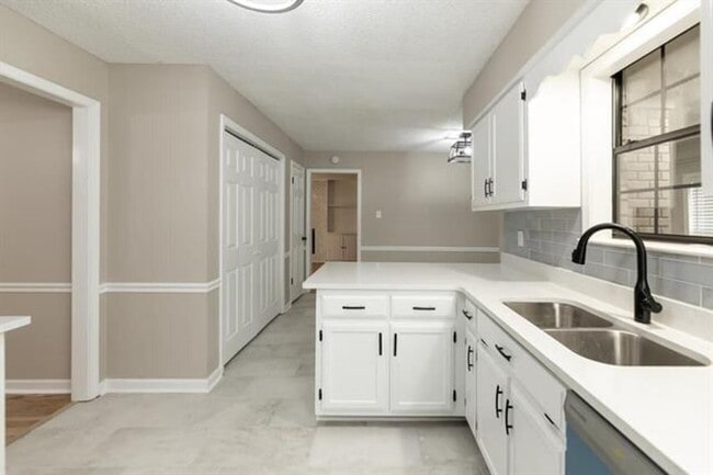 Building Photo - 9102 Valkrie Ln