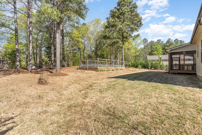 Building Photo - Gorgeous 5 Bedroom Home with First Floor I...
