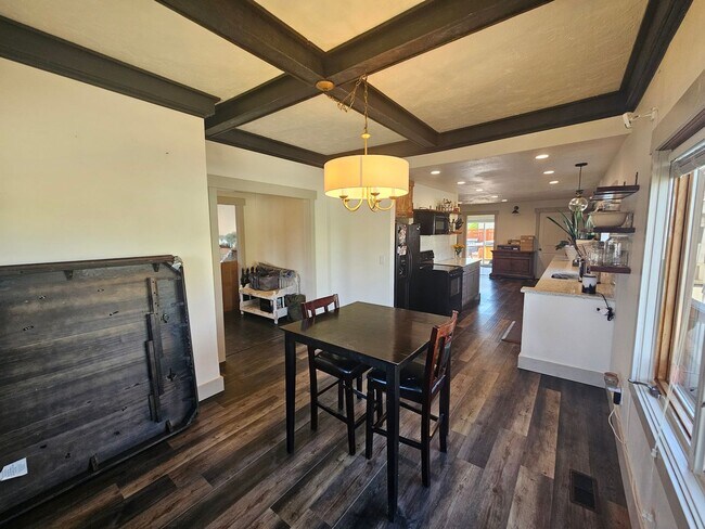 Building Photo - Beautiful Home in the Spokane