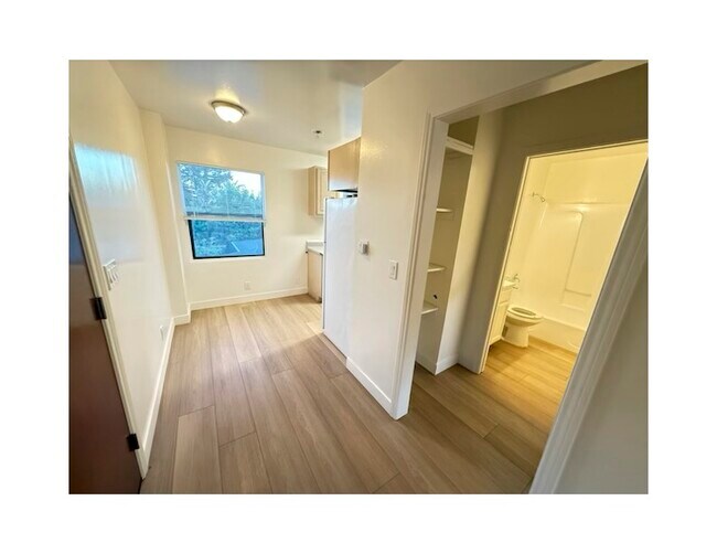 Building Photo - 2225 Marathon St