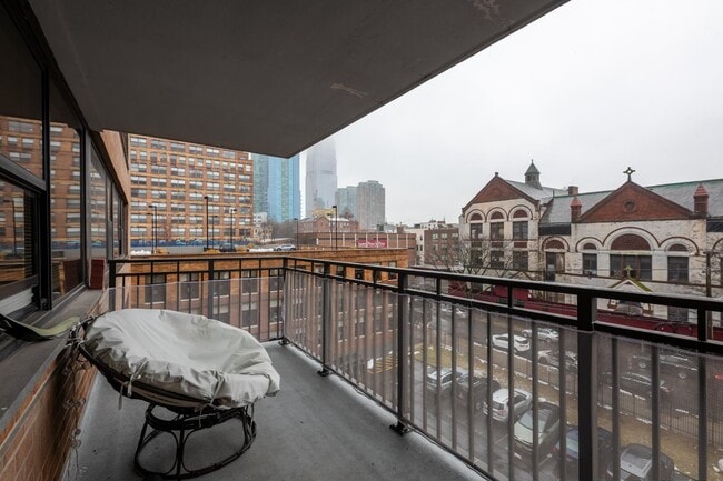 Building Photo - 135 Montgomery St