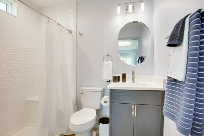 Building Photo - 13611 Catbird Dr