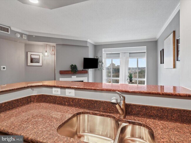 Building Photo - 3101 N Hampton Dr
