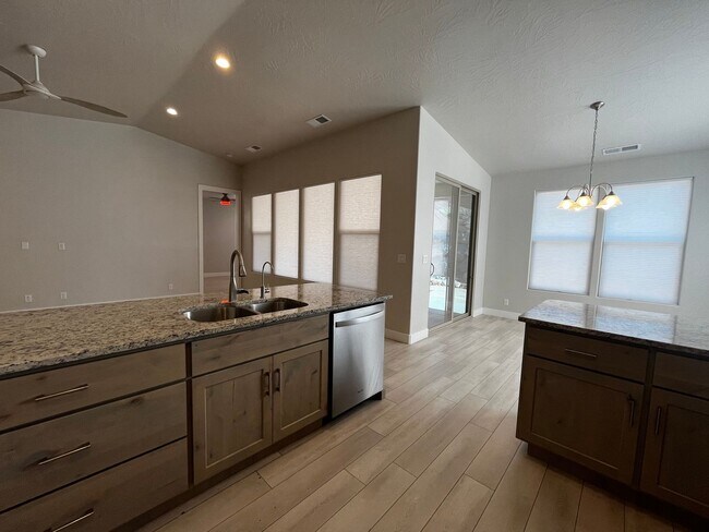 Building Photo - ADORABLE HOME IN BRIO FOR RENT!