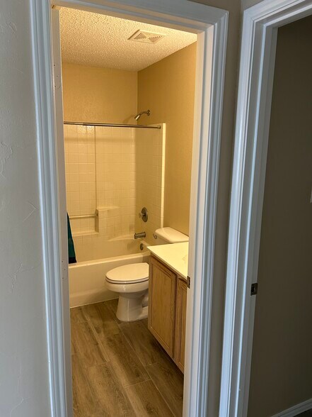 Building Photo - 7912 Canoe Ridge Ln