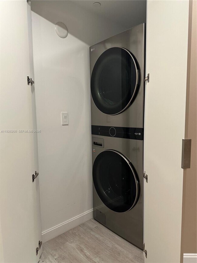 Building Photo - 45 SW 9th St