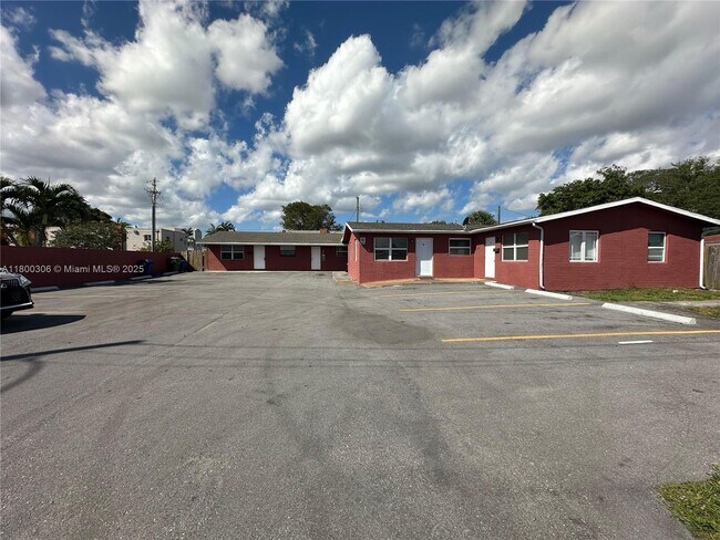 Building Photo - 623 NW 9th Ave