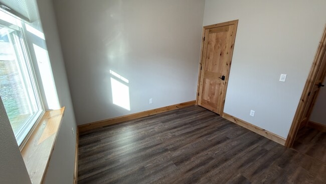 Building Photo - 527 B St