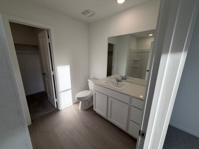 Building Photo - 10551 Aqueduct Crk