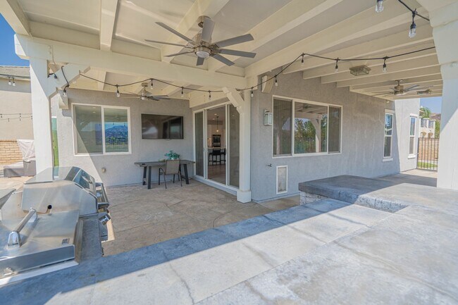 Building Photo - Spectacular 5-Bedroom Home with Pool, RV P...