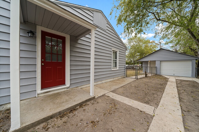 Building Photo - 3938 S Walters St