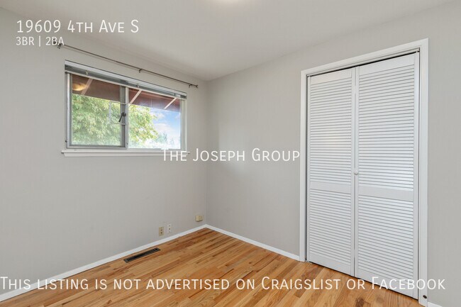 Building Photo - Beautifully updated 3 bed/1.75 bath in Des...