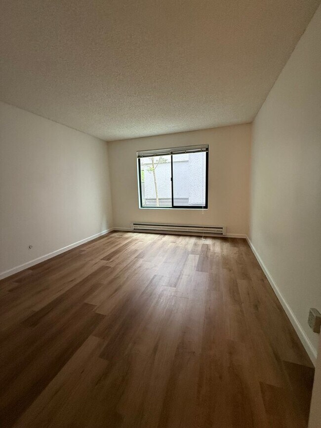 Building Photo - Spacious 2-bed 2-bath condo now available ...