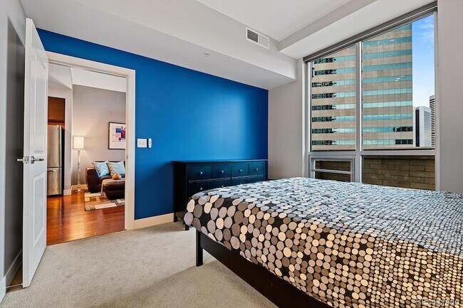 Building Photo - 2001 Lincoln St