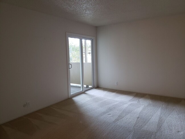 Building Photo - 2 Bedroom Condo in Bennett Valley