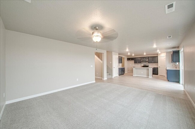 Building Photo - 2 Story Nampa Home!