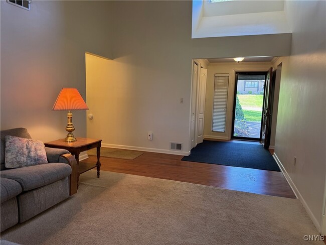 Building Photo - 812 Fairway Cir