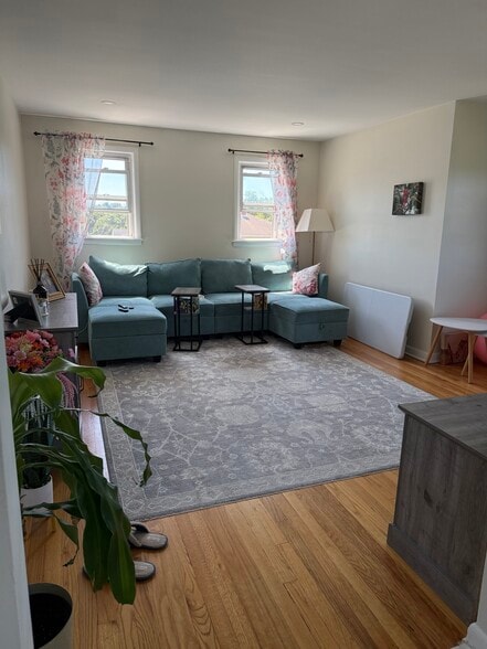Living room - 26 Beechwood Ave