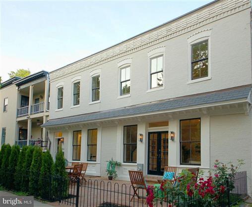 Building Photo - 213-211 11th St NE