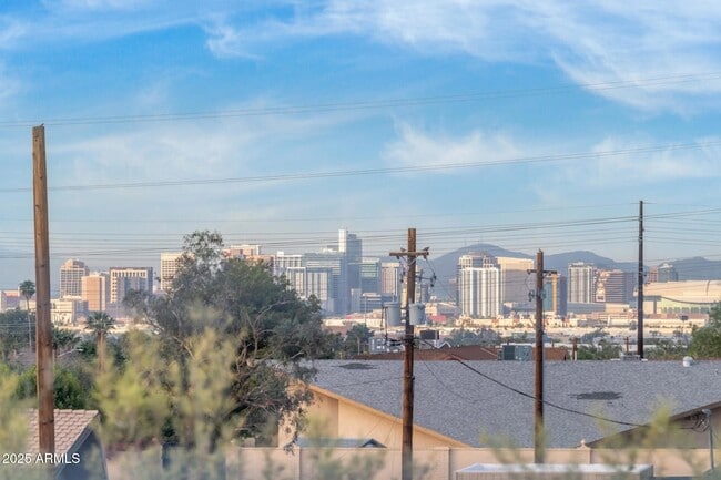 Building Photo - 836 E Constance Wy