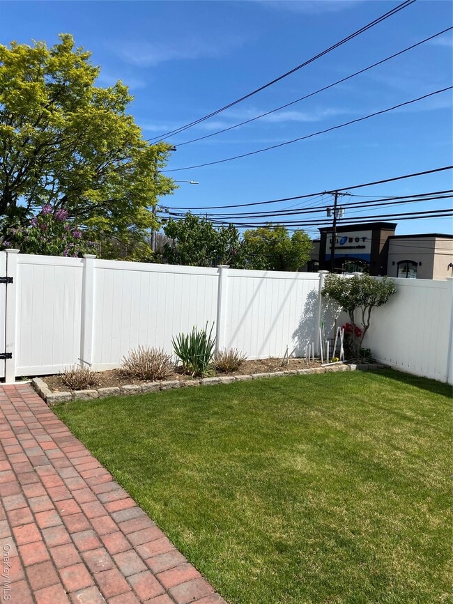 Building Photo - 297 Fairfield Ave