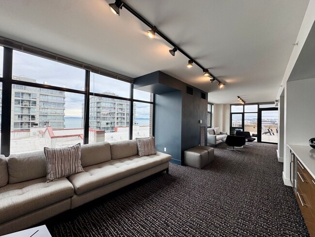 Building Photo - Gallery Penthouse Condo ~ Belltown