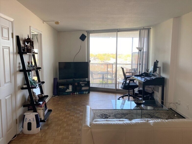 Building Photo - 19 Winchester St