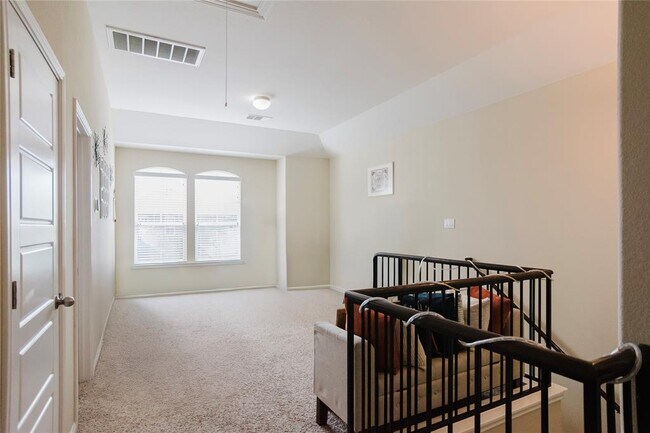 Building Photo - 13400 Briarwick Dr